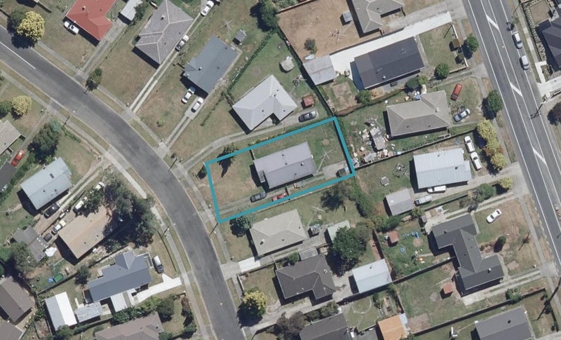 11 Halberg Crescent, Chartwell, Hamilton - Carousel 1