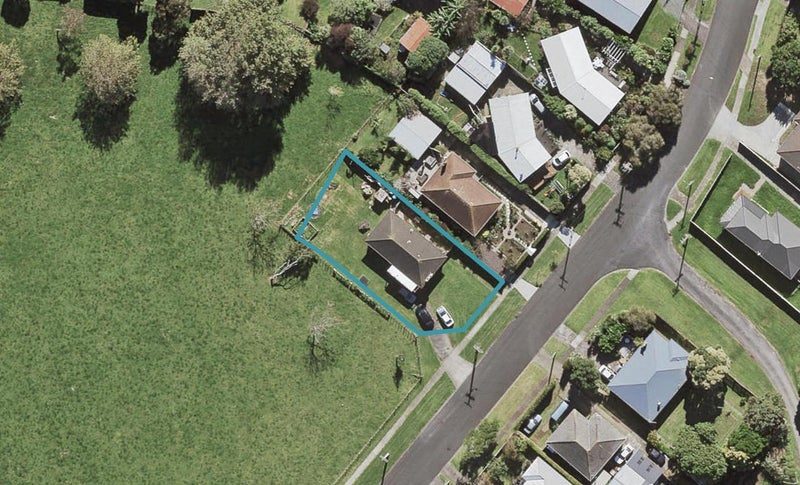 51 Wellesley Road, Mangere Bridge, Auckland - Carousel 1
