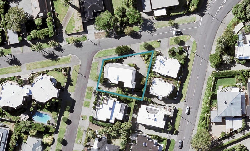 2/4 Hanene Street, St Heliers, Auckland - Carousel 1