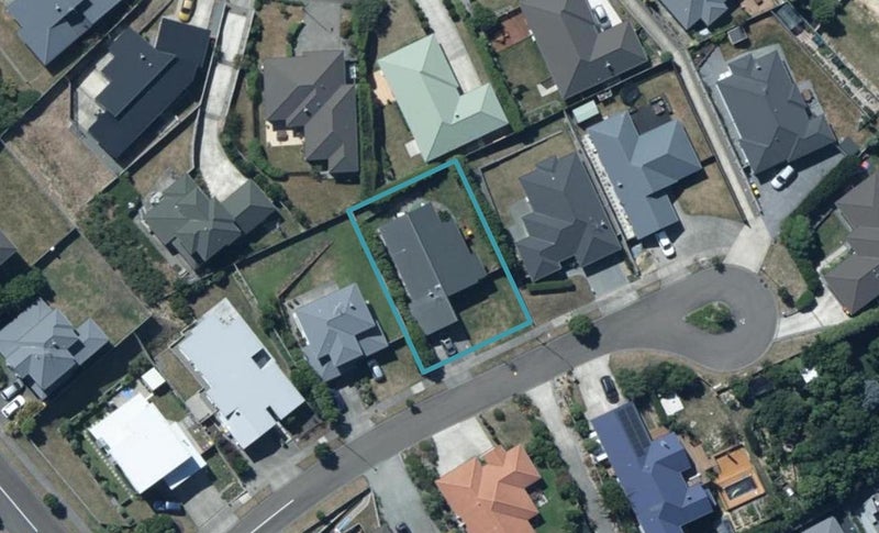 7 Kaweka Close, Aotea, Porirua - Carousel 1