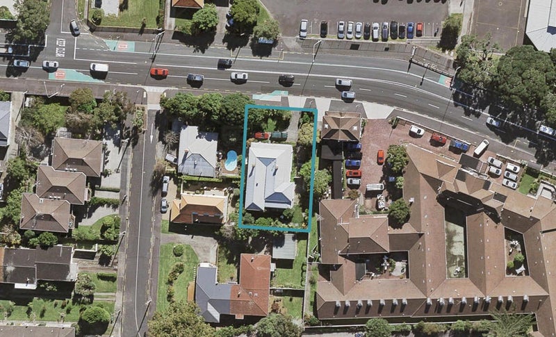 62 Onewa Road, Northcote Point, Auckland - Carousel 1