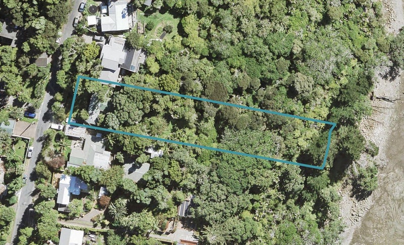 76 Kauri Point Road, Laingholm, Auckland - Carousel 1