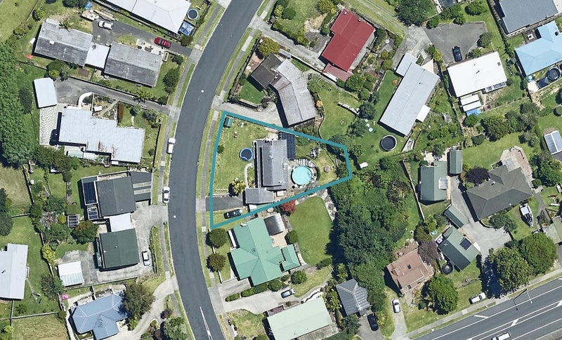 6 Jonathon Street, Brookfield, Tauranga - Carousel 1