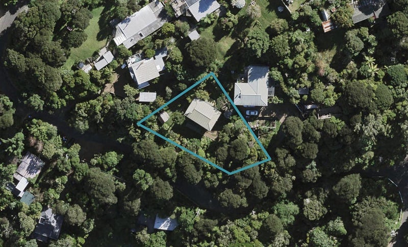 6 Hekerua Road, Oneroa, Waiheke Island - Carousel 1