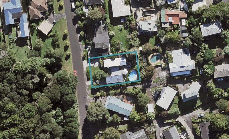1 Ridgewood Crescent, Birkenhead, Auckland - Carousel 1