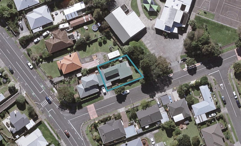 3 Kauri Street, Merrilands, New Plymouth - Carousel 1