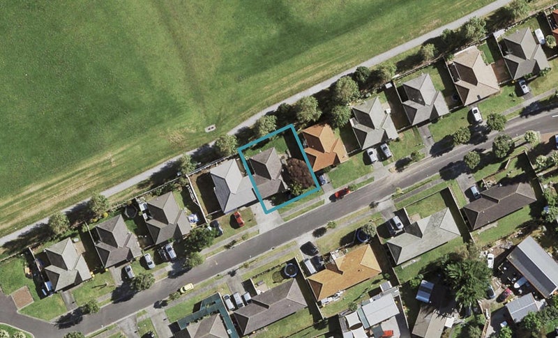 13 Ashmere Lane, Weymouth, Auckland - Carousel 1