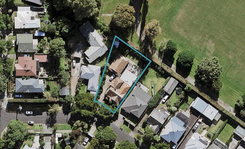 4 Brewster Avenue, Morningside, Auckland - Carousel 1