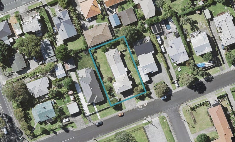 2/4 Westwell Road, Belmont, Auckland - Carousel 1
