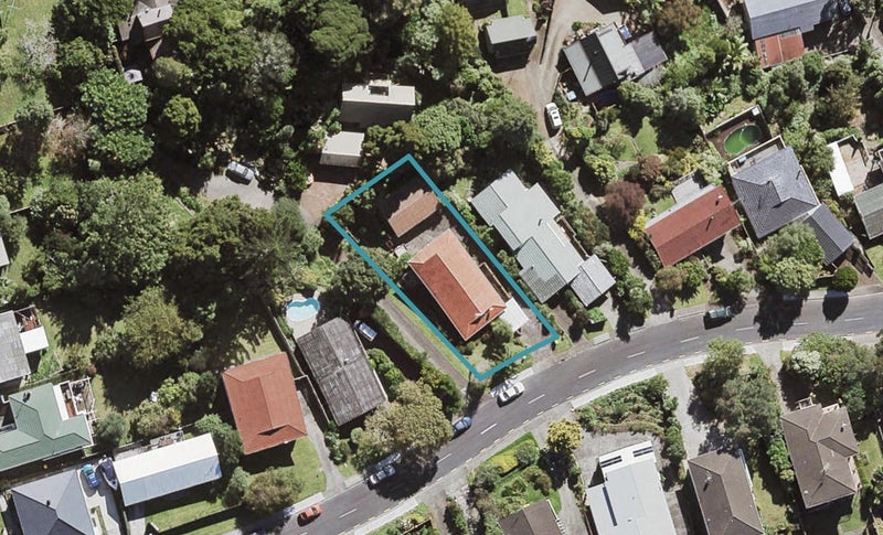 8 McDowell Crescent, Hillcrest, Auckland - Carousel 1
