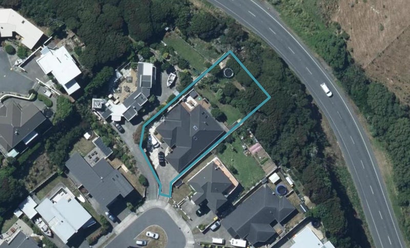 17 St Austell Close, Camborne, Porirua - Carousel 1