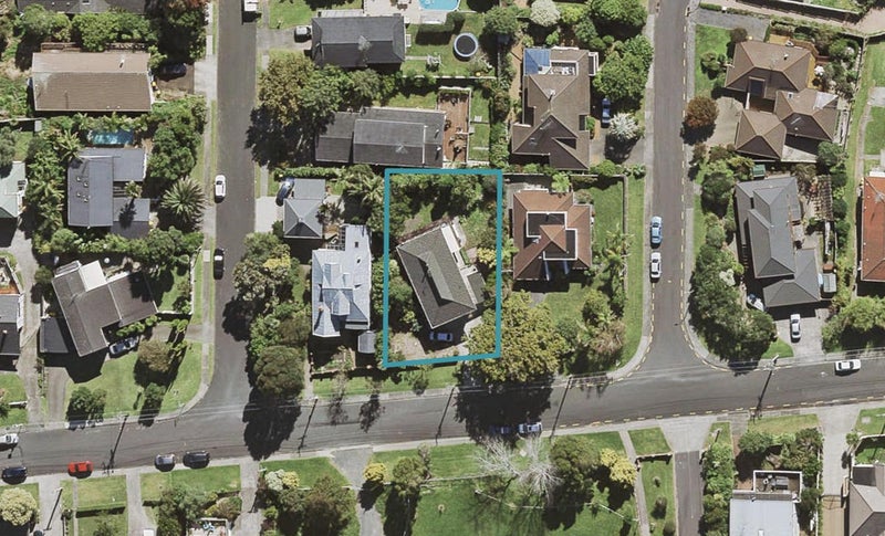60 Gladstone Road, Northcote, Auckland - Carousel 1