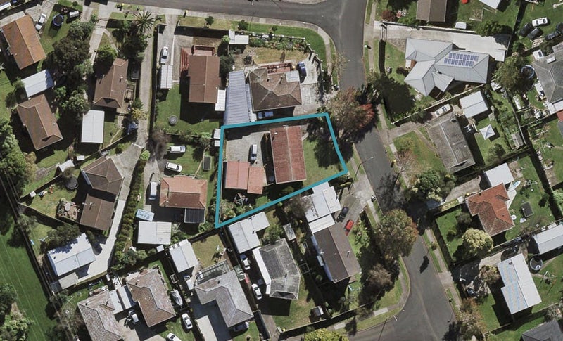 64 Sikkim Crescent, Clover Park, Auckland - Carousel 1