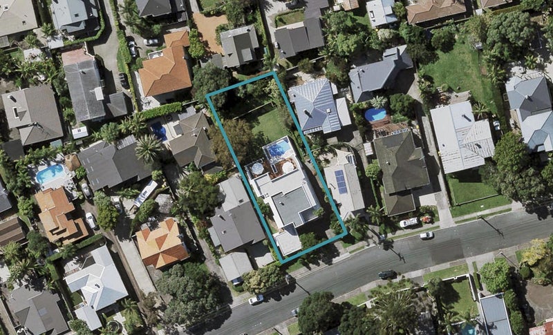 18 Norwood Road, Bayswater, Auckland - Carousel 1