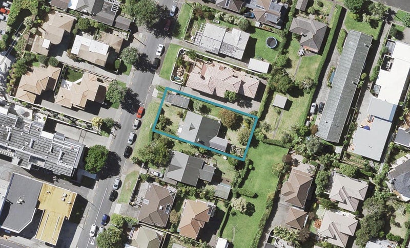 5 Frieston Road, Milford, Auckland - Carousel 1