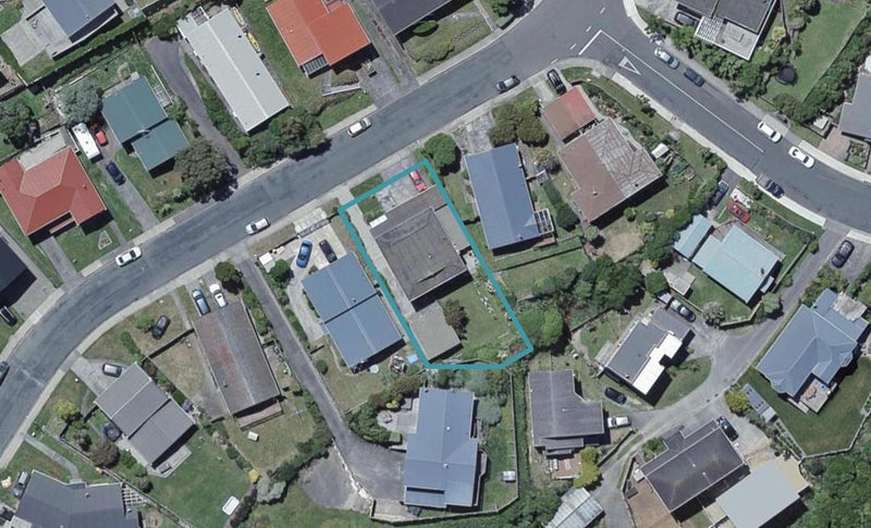 36 Somes Crescent, Newlands, Wellington - Carousel 1