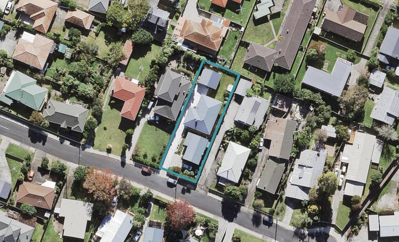 6 Rickards Place, New Lynn, Auckland - Carousel 1