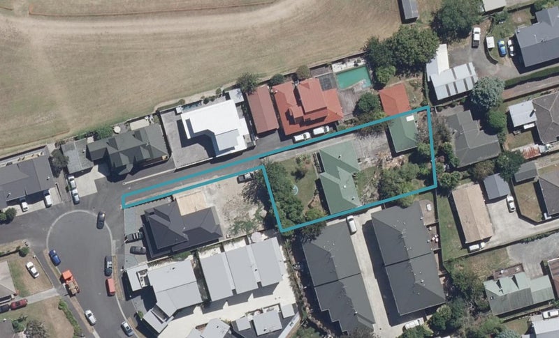 24 Kelvin Place, Hamilton East, Hamilton - Carousel 1