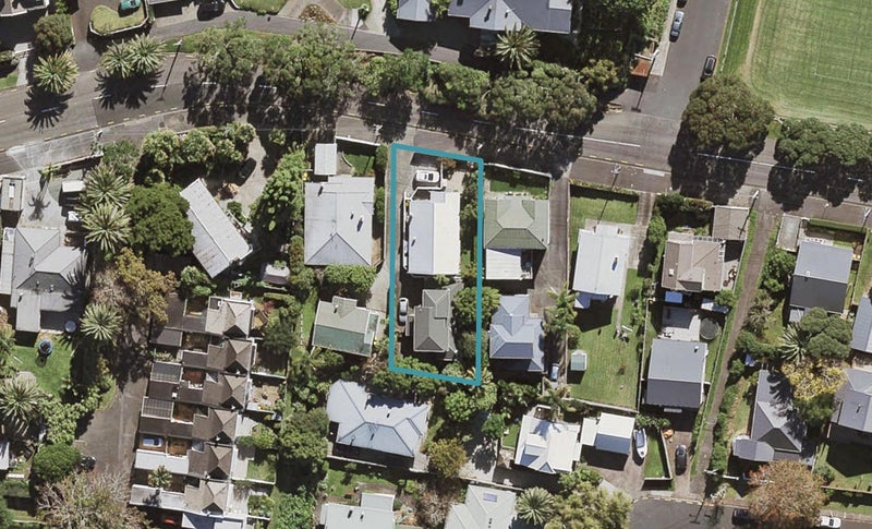 2/21 Stafford Road, Northcote Point, Auckland - Carousel 1