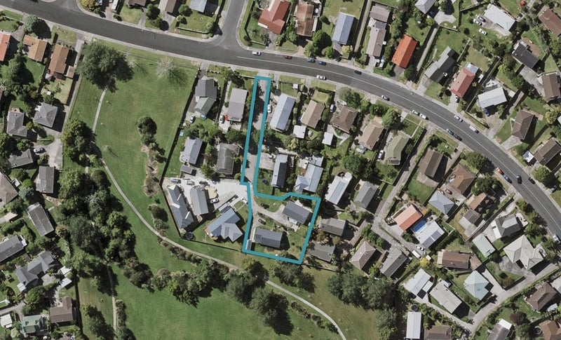 2/71 Athena Drive, Totara Vale, Auckland - Carousel 1