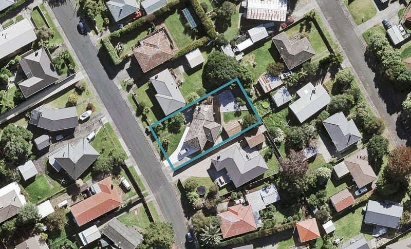 37 Paragon Avenue, Beach Haven, Auckland - Carousel 1