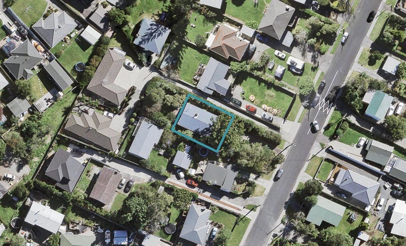 37A Stottholm Road, Titirangi, Auckland - Carousel 1