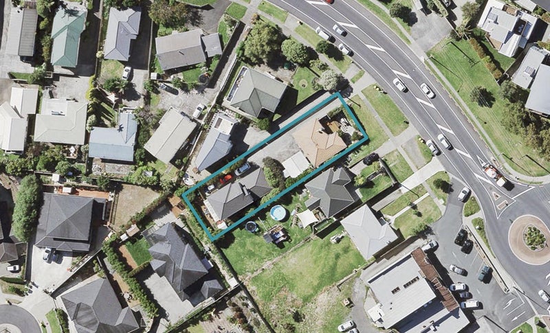 2/662 East Coast Road, Pinehill, Auckland - Carousel 1