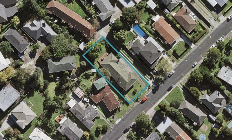 2/25 Evelyn Place, Hillcrest, Auckland - Carousel 1