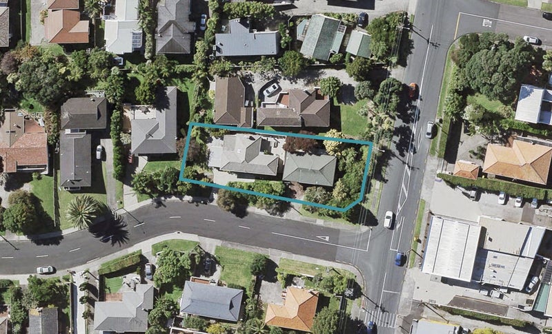 1/152 East Coast Road, Forrest Hill, Auckland - Carousel 1