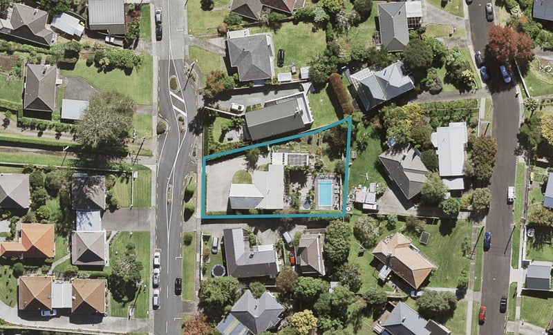 9 Woodside Avenue, Northcote, Auckland - Carousel 1