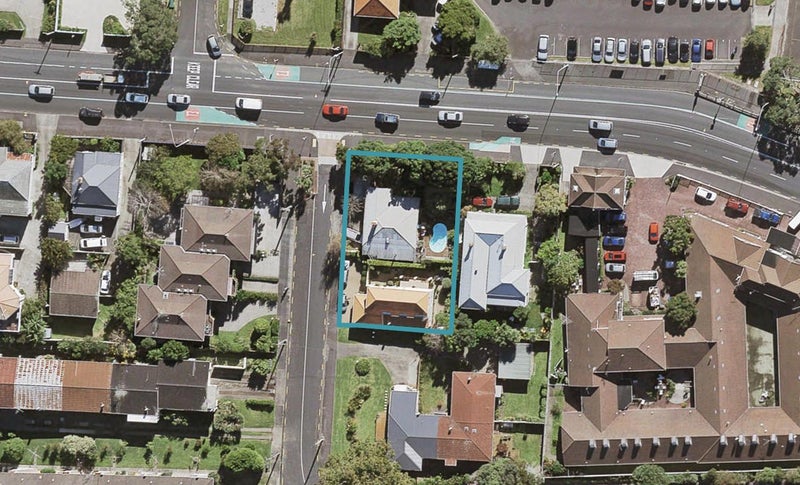 1/64 Onewa Road, Northcote Point, Auckland - Carousel 1