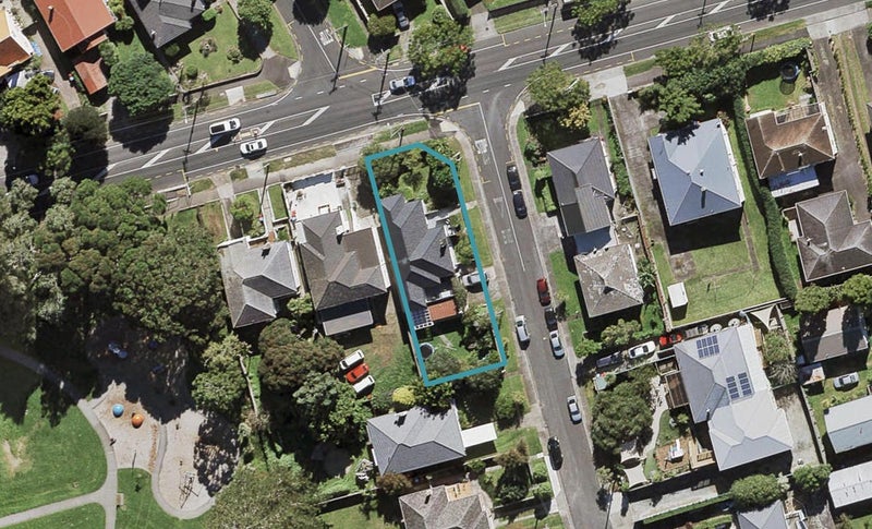 50 Owairaka Avenue, Mount Albert, Auckland - Carousel 1
