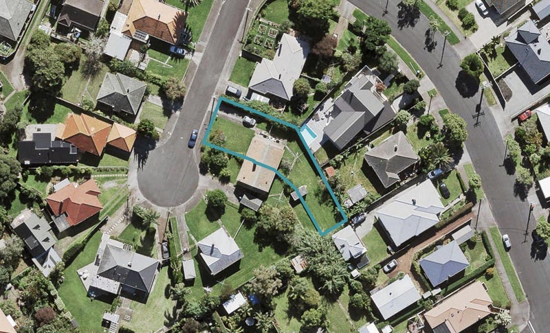 6 Kettle Street, Point Chevalier, Auckland - Carousel 1