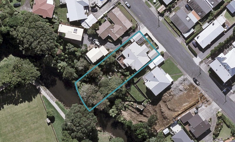 8 Baring Terrace, Strandon, New Plymouth - Carousel 1