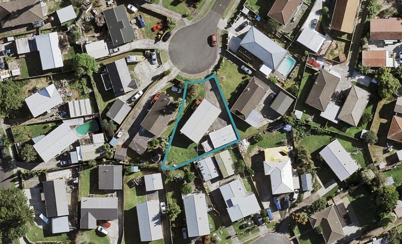 8 Iris Place, Clendon Park, Auckland - Carousel 1