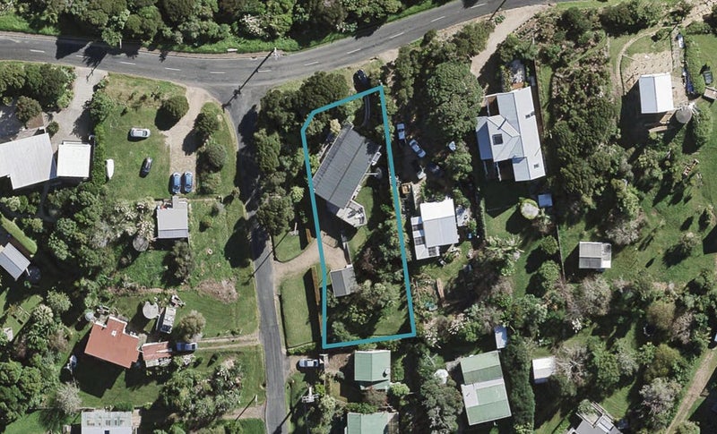 16 Pacific Parade, Surfdale, Waiheke Island - Carousel 1