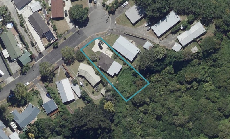 36 Barrie Crescent, Silverdale, Hamilton - Carousel 1