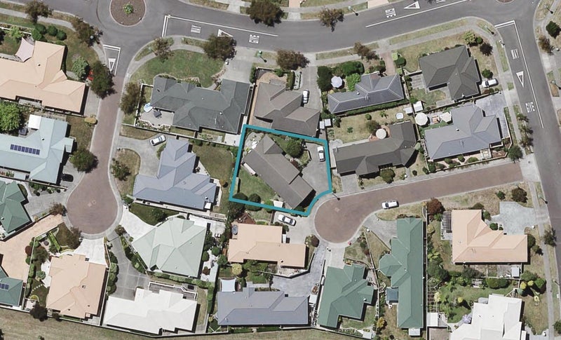 8 Palace Court, Taradale, Napier - Carousel 1