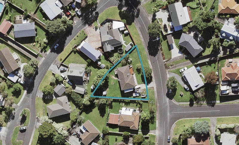 19 Fitzherbert Avenue, West Harbour, Auckland - Carousel 1