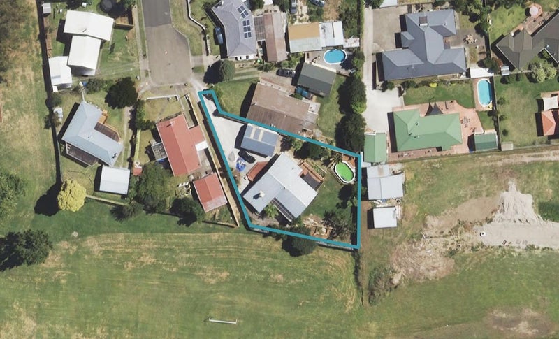 8 Anita Grove, Riverdale, Gisborne - Carousel 1