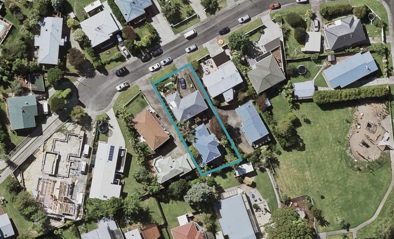 1/8 Tyne Road, Forrest Hill, Auckland - Carousel 1