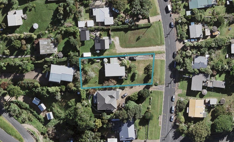 21 Tui Street, Oneroa, Waiheke Island - Carousel 1
