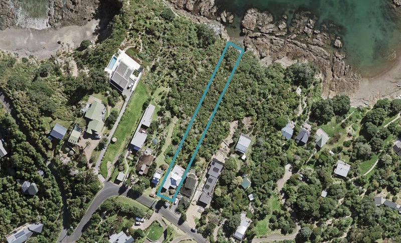 45 Queens Drive, Oneroa, Waiheke Island - Carousel 1