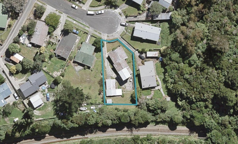 39 Edelweiss Grove, Timberlea, Upper Hutt - Carousel 1