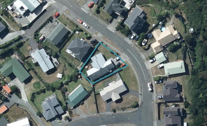 15 Doncaster Terrace, Ascot Park, Porirua - Carousel 1