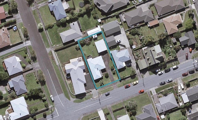 8 Smith Road, Merrilands, New Plymouth - Carousel 1