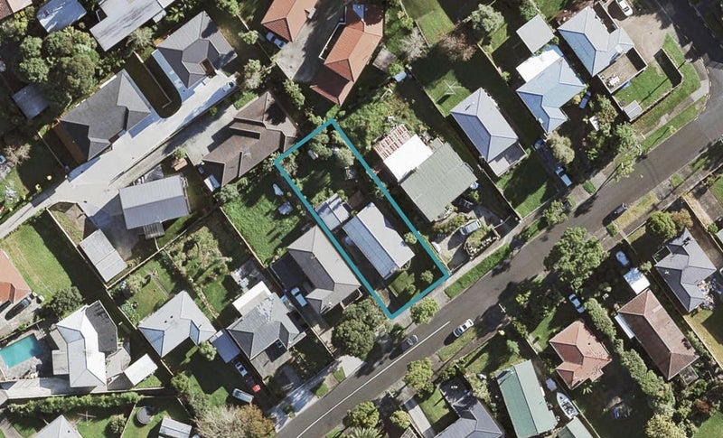 69 Rosamund Avenue, New Windsor, Auckland - Carousel 1