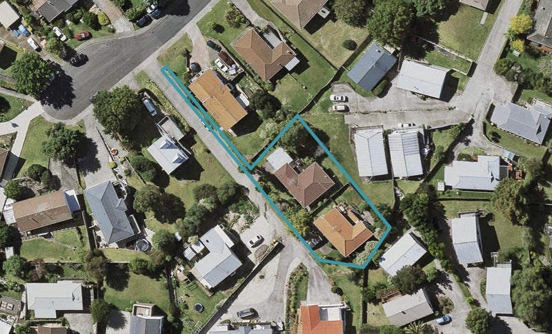 1/10 Tesla Place, Tōtara Vale, Auckland - Carousel 1