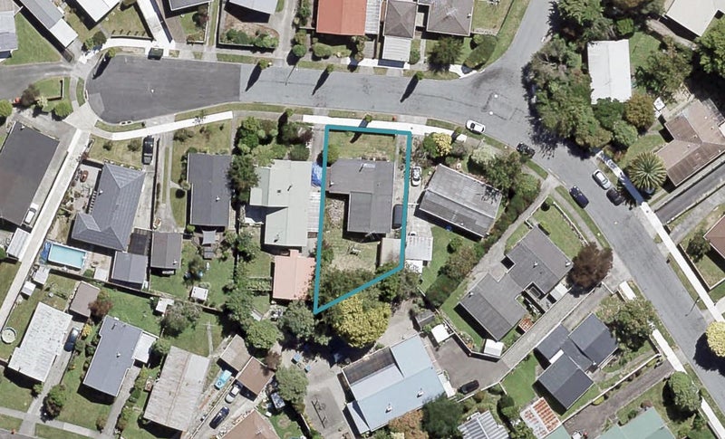 13 Denver Grove, Totara Park, Upper Hutt - Carousel 1