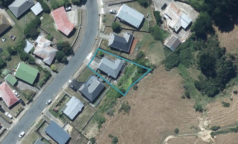 13 Marne Grove, Waitangirua, Porirua - Carousel 1
